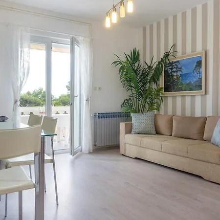 Apartment Orka 2 Promajna
